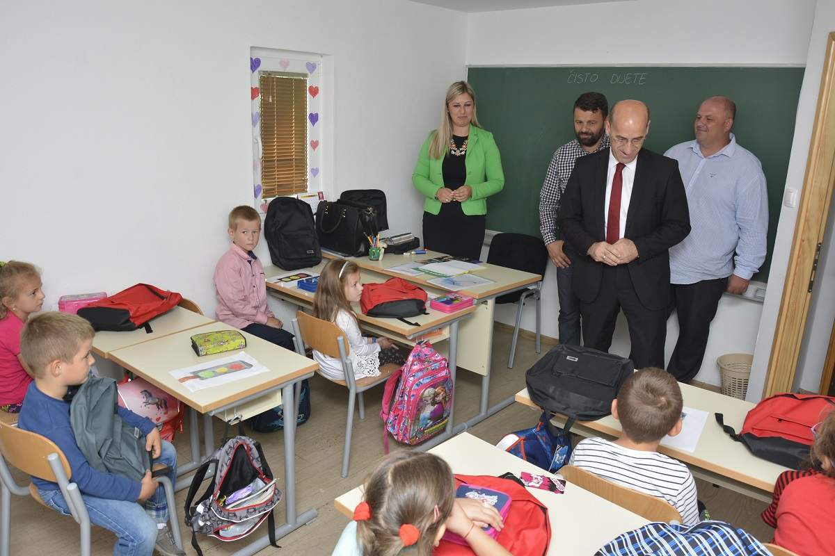 HISTORIJSKA PRESUDA |Bosanski jezik uvršten u nacionalnu grupu predmeta u RS-u